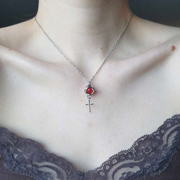 Gothic vampire red quartz and silver cross necklace with a small silver chain - Picture 7 of 7